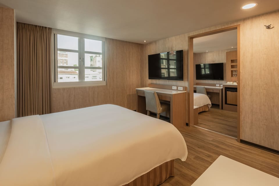 Elite Triple Room | Down comforters, desk, blackout drapes, soundproofing