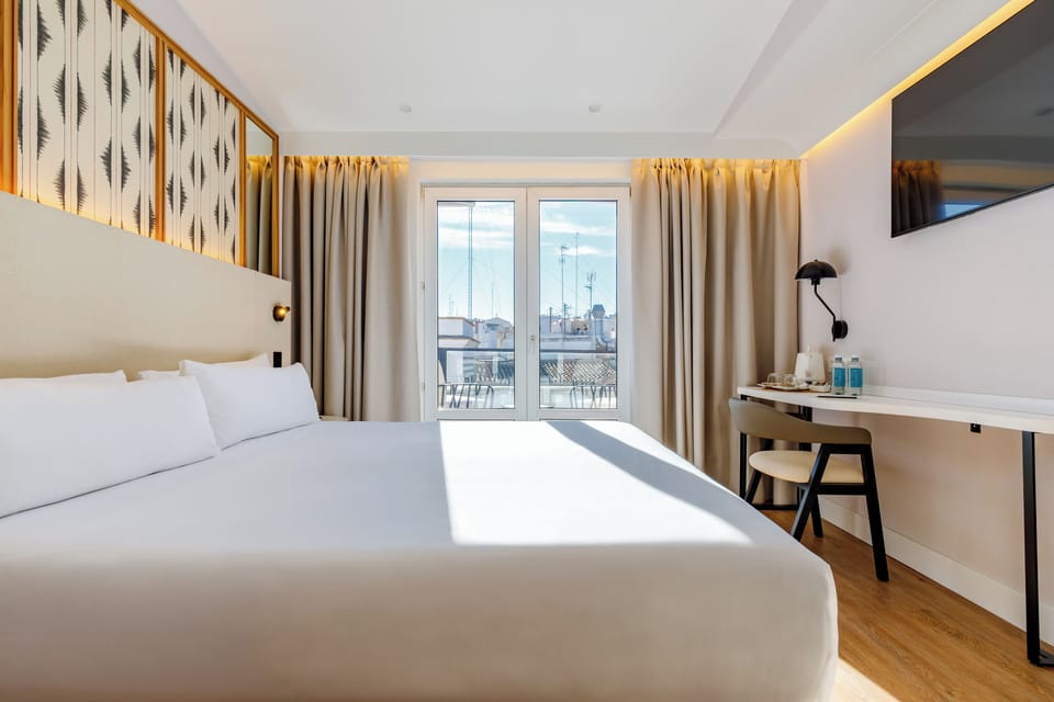 Superior Double Room, Terrace | Minibar, in-room safe, desk, blackout drapes