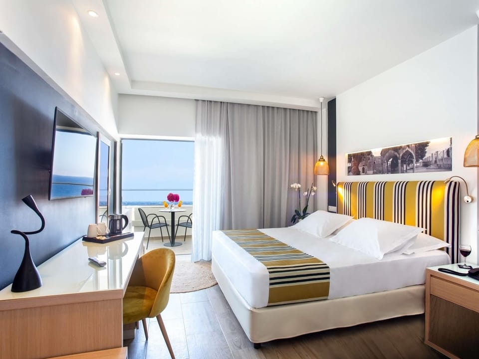 Premium bedding, in-room safe, desk, laptop workspace