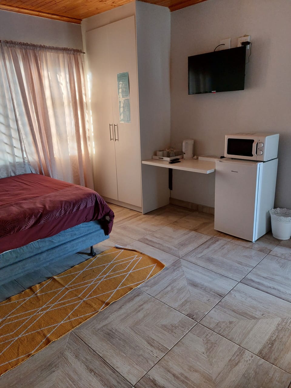 Standard Double Room | Desk, laptop workspace, iron/ironing board, WiFi (free)