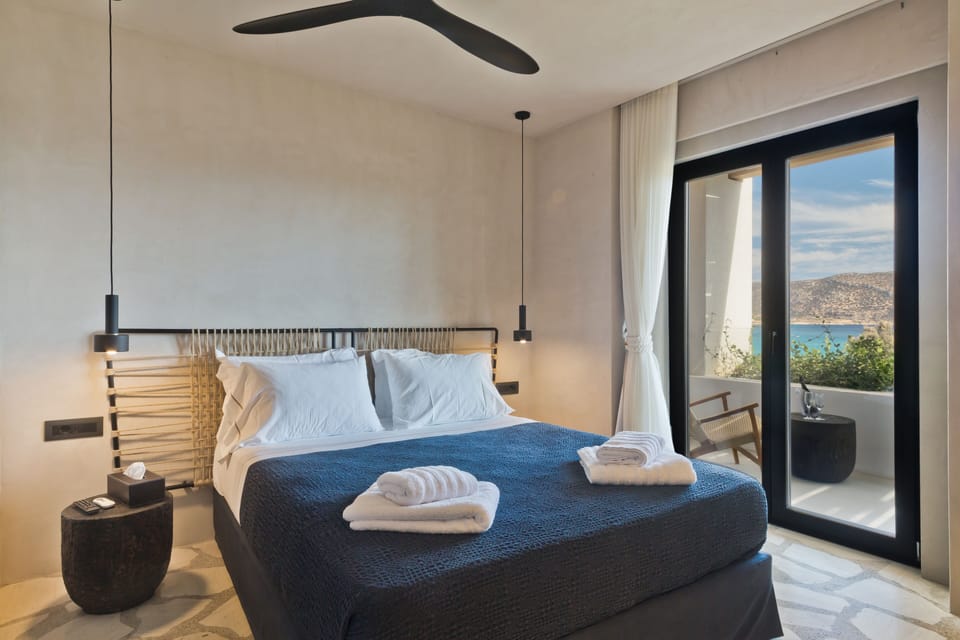 Deluxe Double Room, Sea View | In-room safe, soundproofing, free WiFi