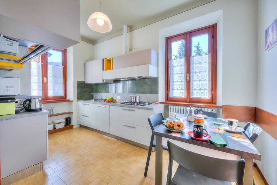 Family House, 2 Bedrooms, Microwave (Anita Lake, 2BR Retreat w/ Shared) | Private kitchen