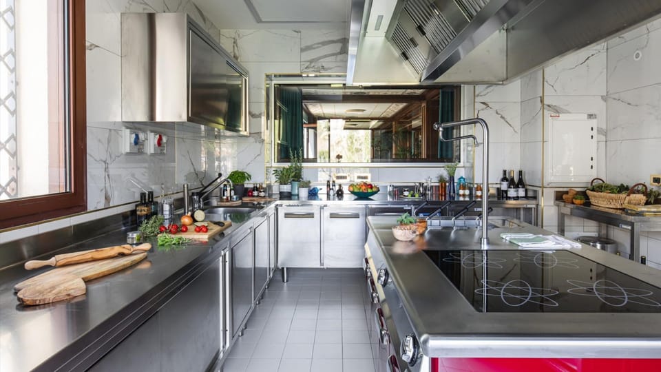 House, Smoking | 7 bedrooms, high-speed internet