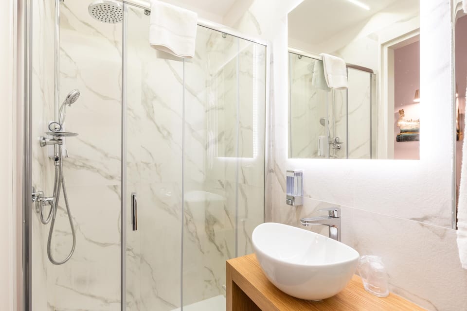 Shower, hair dryer, bathrobes, towels