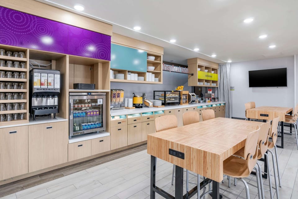 Free daily buffet breakfast