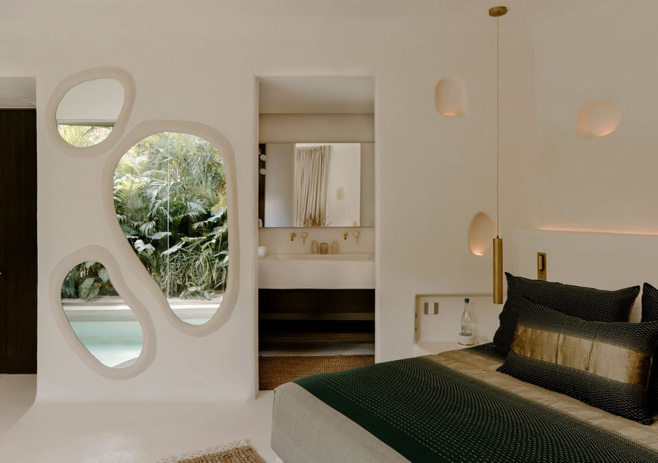 Grand Room | Premium bedding, soundproofing, iron/ironing board, free WiFi