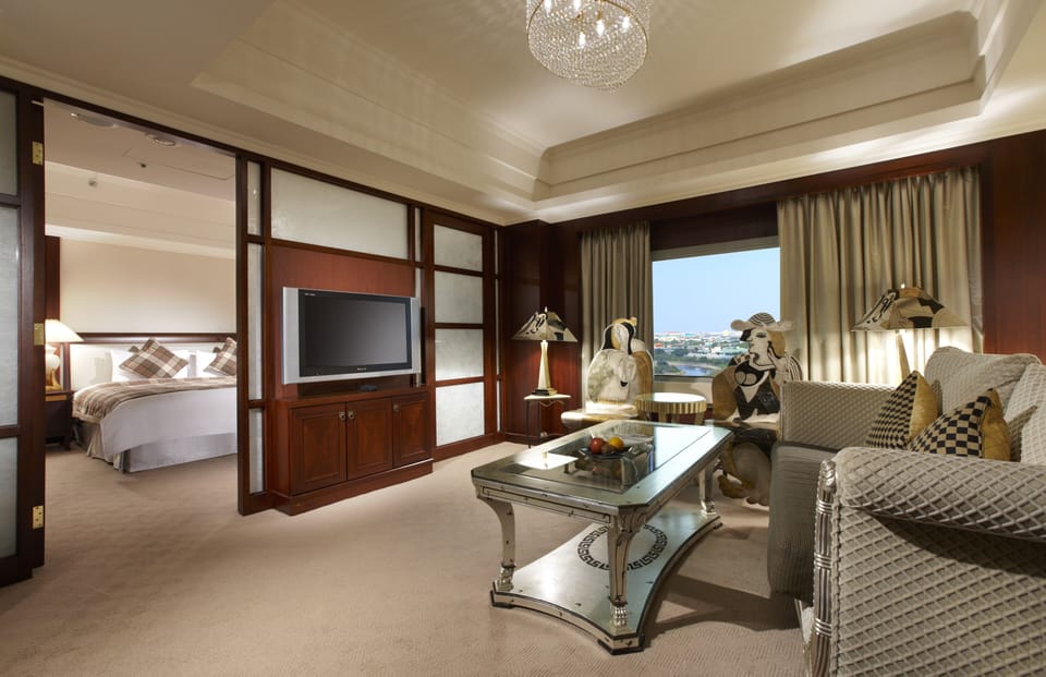 Suite, 1 King Bed (Ambassador) | In-room safe, desk, blackout drapes, free WiFi