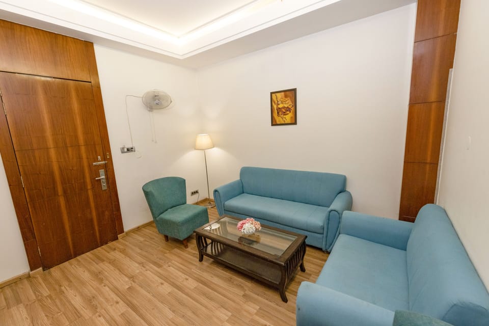 Royal Suite | Living area | Flat-screen TV