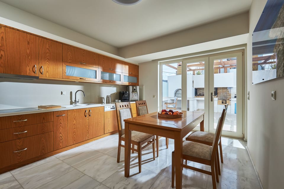 Luxury Villa, 6 Bedrooms | Private kitchen | Electric kettle, toaster, highchair