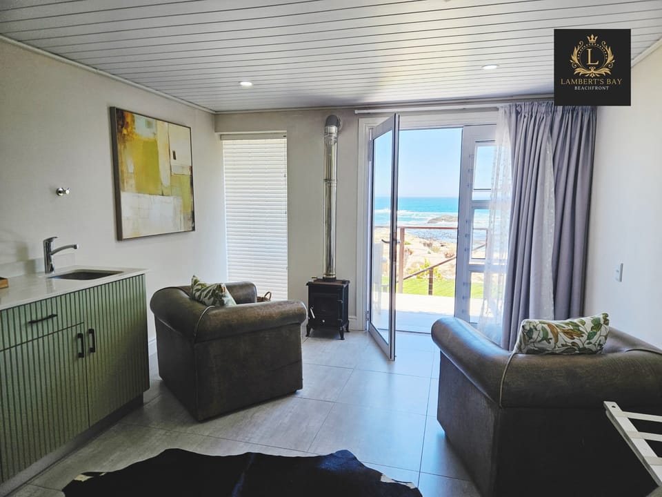 Deluxe Room | In-room safe, individually decorated, individually furnished, desk