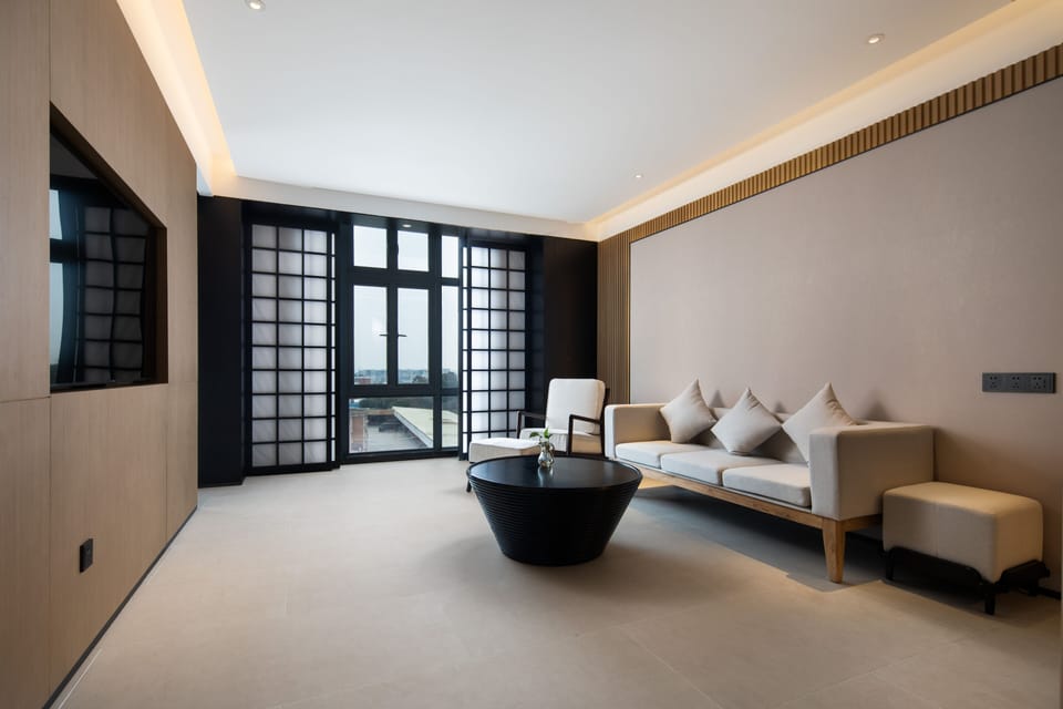 Superior Suite, 1 King Bed | Individually decorated, individually furnished, desk, laptop workspace