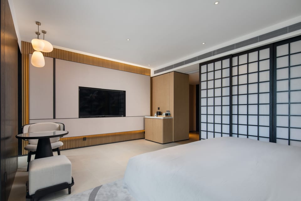 Deluxe Double Room | Individually decorated, individually furnished, desk, laptop workspace