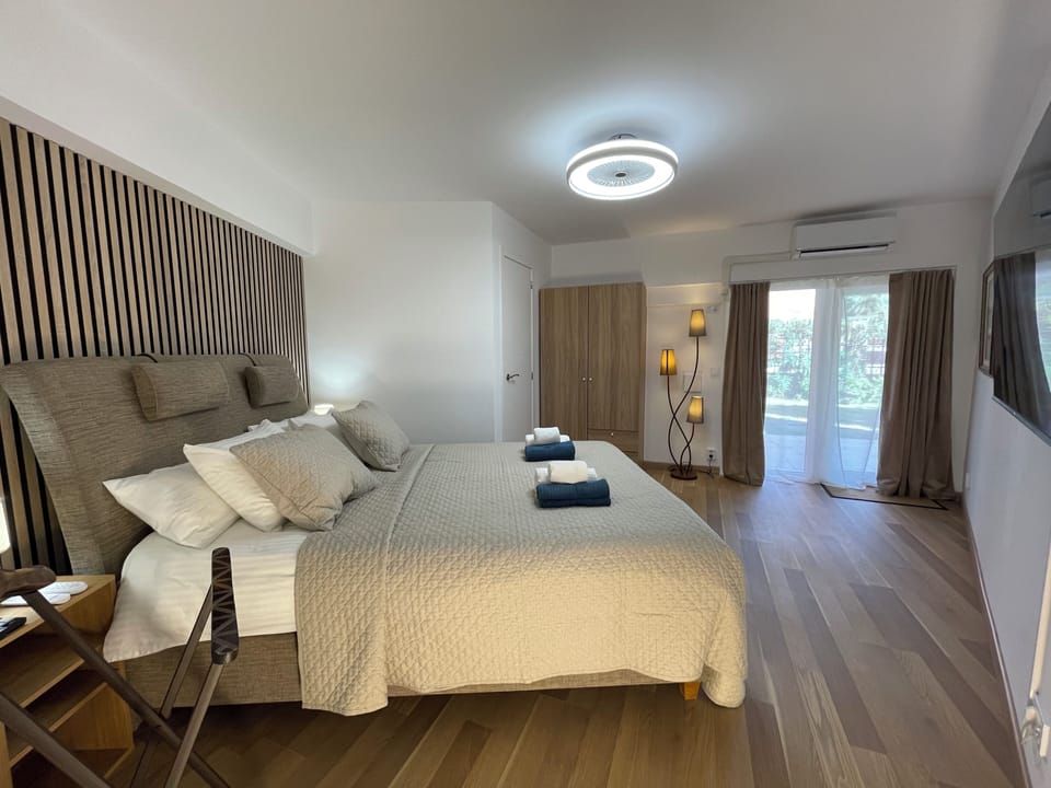 6. Emelie - Deluxe Double Room | Premium bedding, in-room safe, soundproofing, iron/ironing board