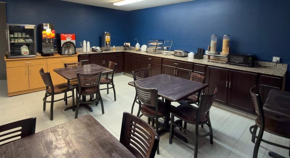 Free daily continental breakfast