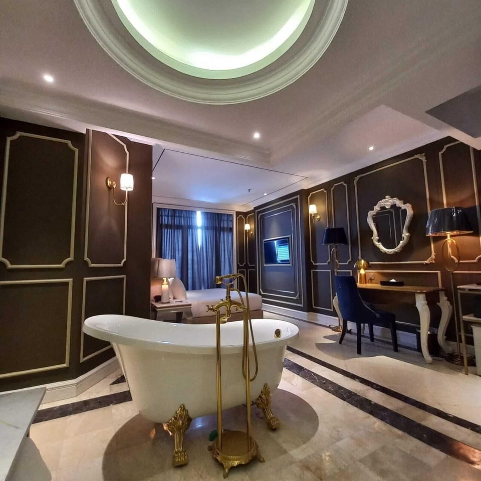 Romantic Suite | Premium bedding, in-room safe, desk, soundproofing