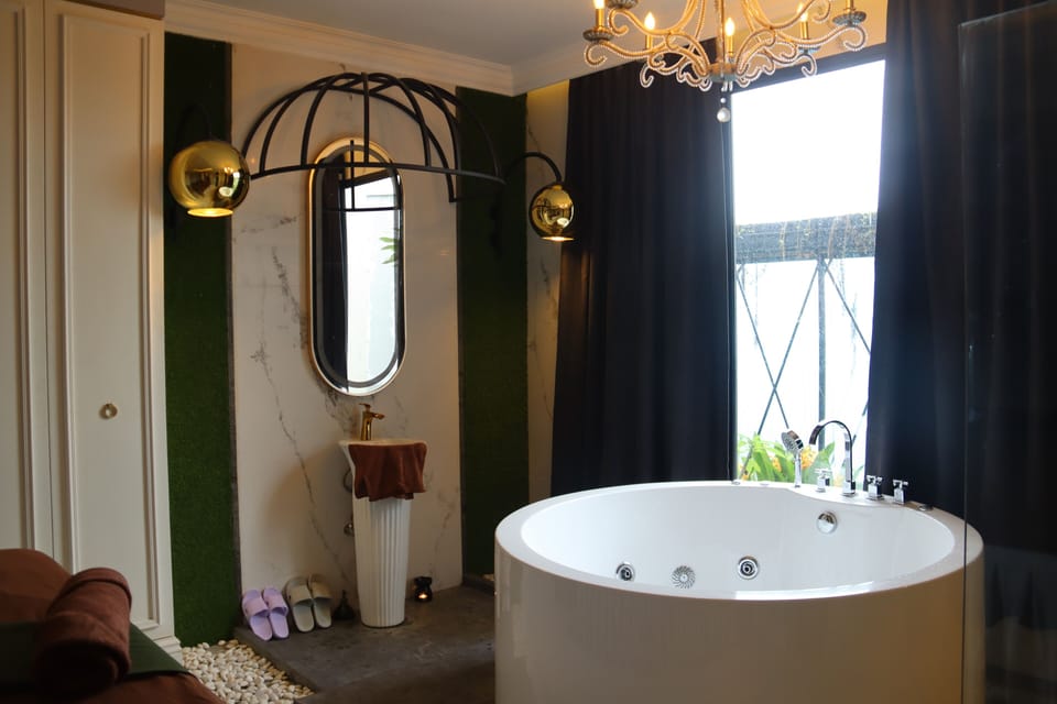 Indoor spa tub