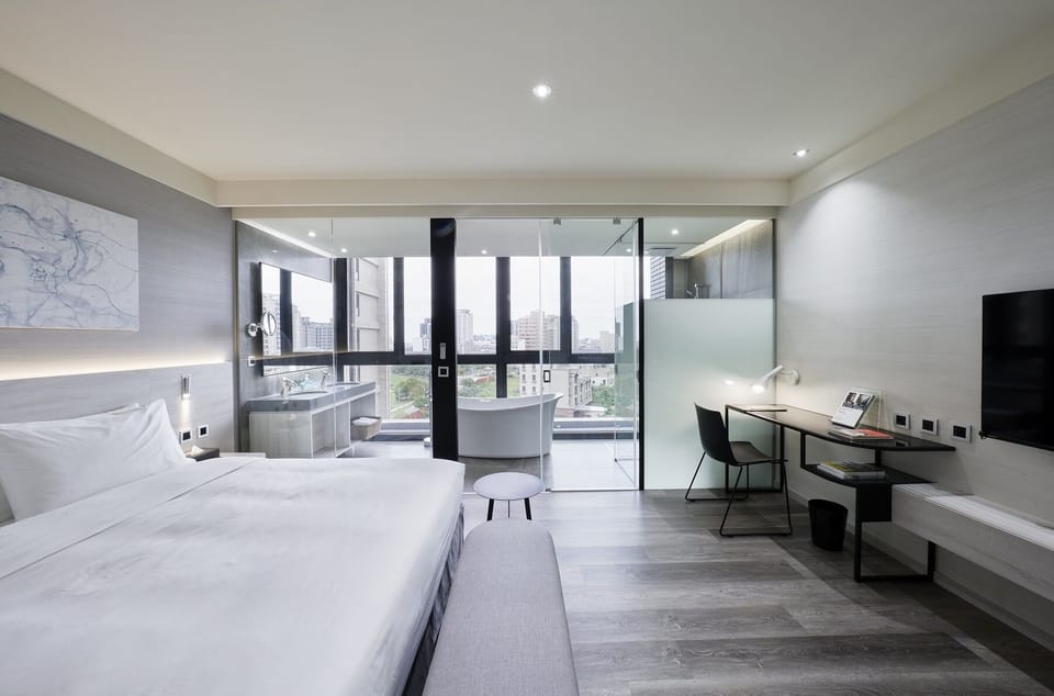 Deluxe Double Room, 1 King Bed, Non Smoking | Down comforters, free minibar, in-room safe, desk