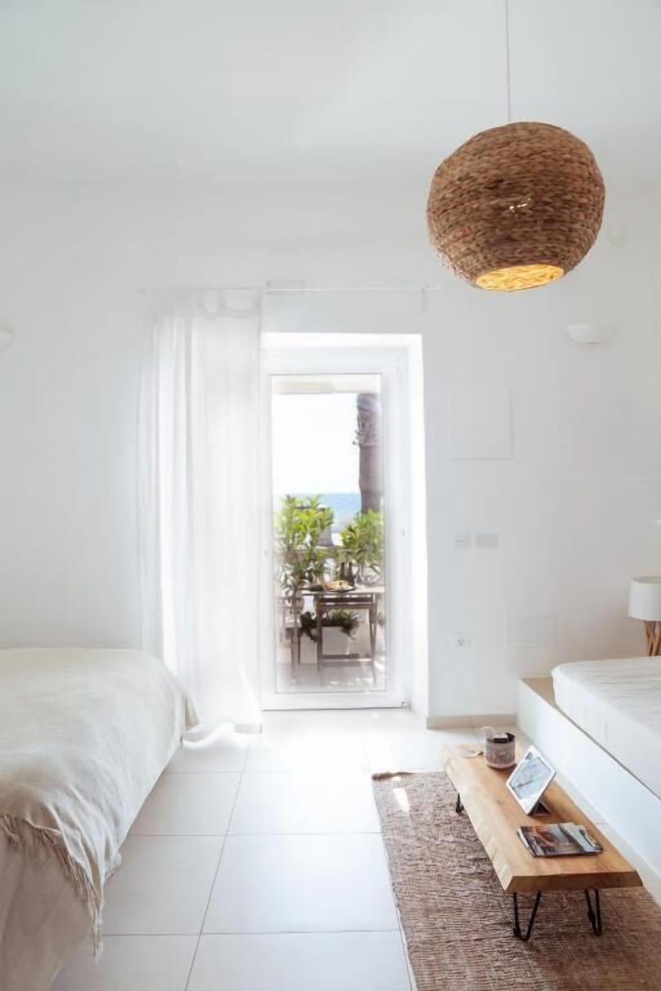 Hypo-allergenic bedding, down comforters, in-room safe, soundproofing