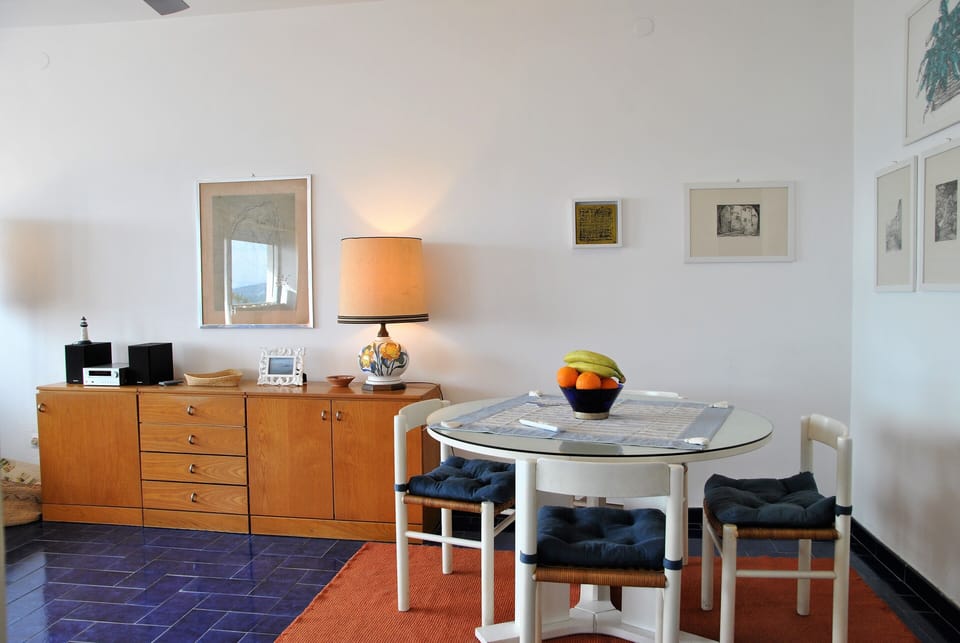 House, 2 Bedrooms, Smoking, Balcony | Living room