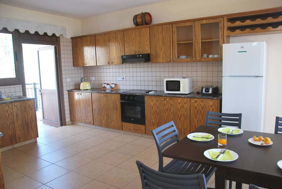 Villa, 5 Bedrooms, Smoking, Pool View | Interior