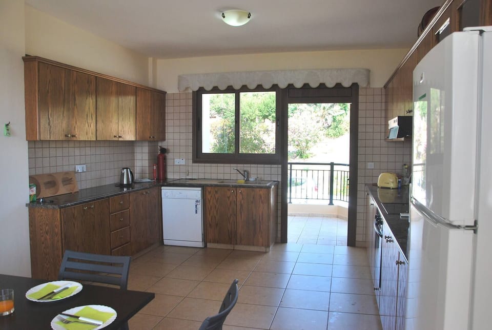 Villa, 5 Bedrooms, Smoking, Pool View | Private kitchen