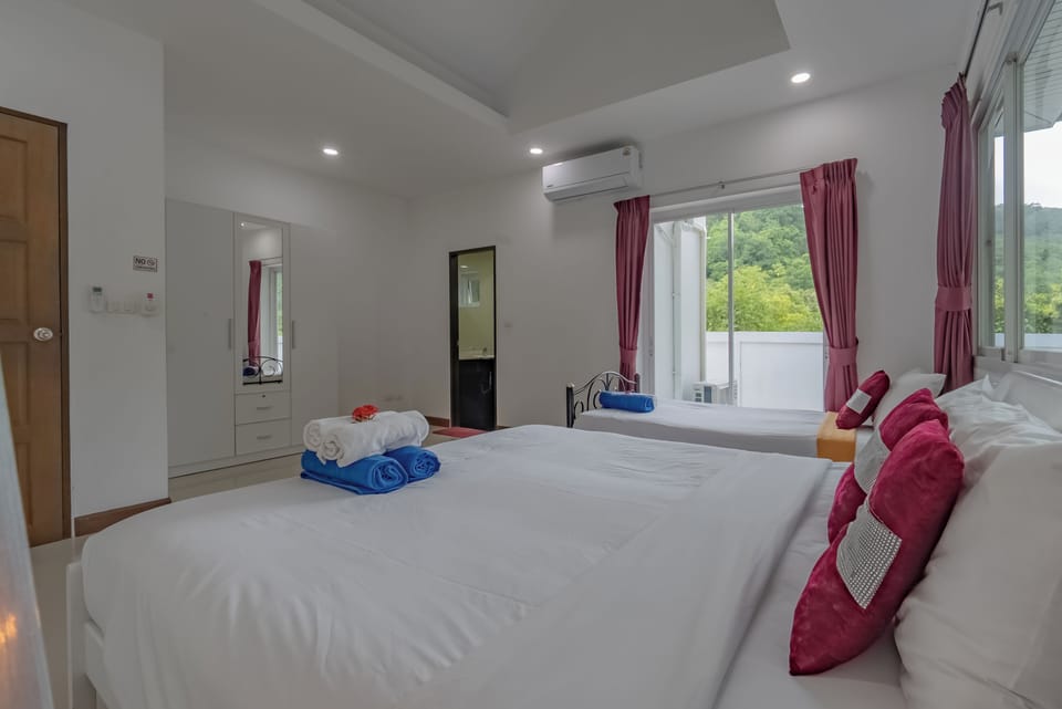 Villa, 4 Bedrooms, Private Pool | Living room