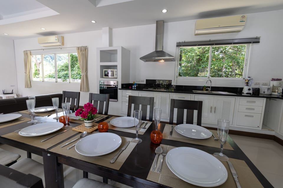 Villa, 4 Bedrooms, Private Pool | Dining