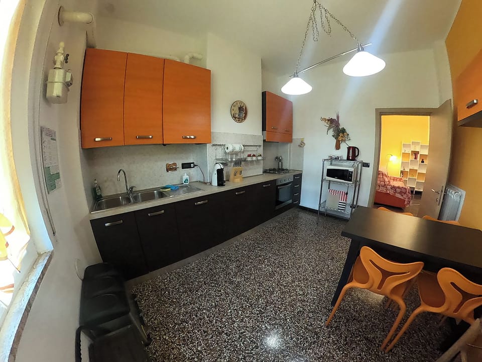House, Multiple Bedrooms, Balcony | Private kitchen