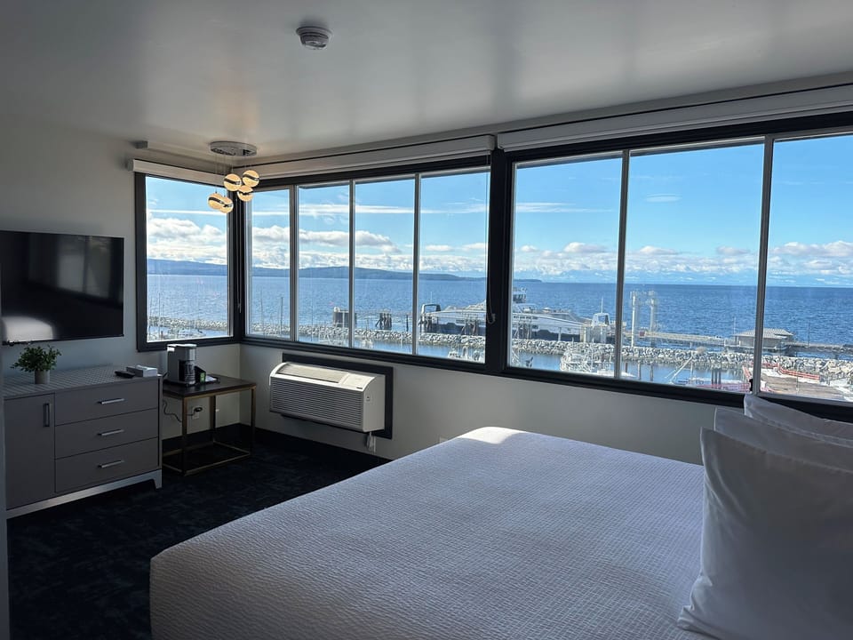 Premium bedding, soundproofing, iron/ironing board, free WiFi