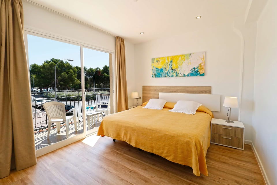 Premium Double or Twin Room, 1 Bedroom | 1 bedroom, minibar, individually decorated, individually furnished