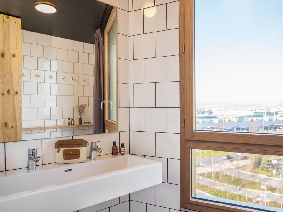 Shower, eco-friendly toiletries, towels, soap