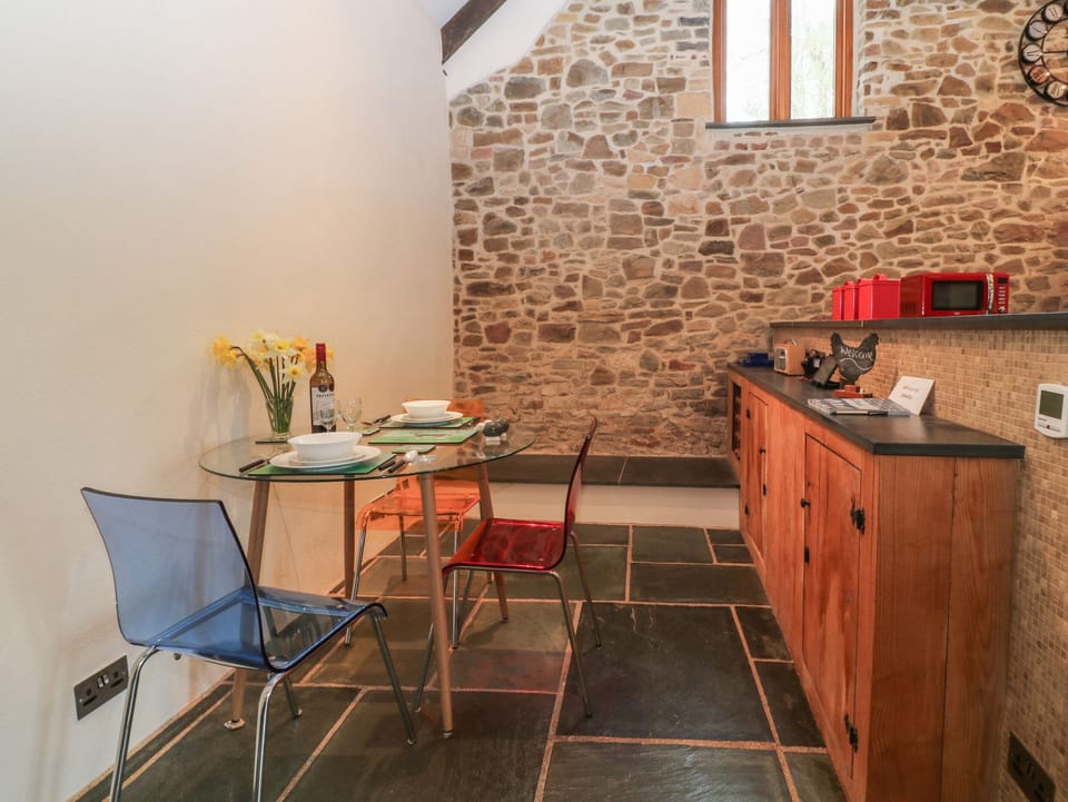 Cottage | Dining