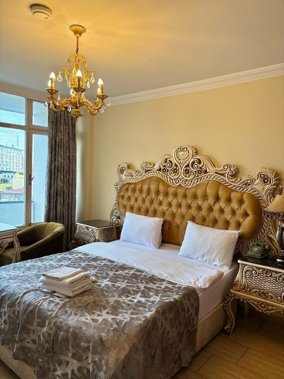 Premium bedding, minibar, in-room safe, desk