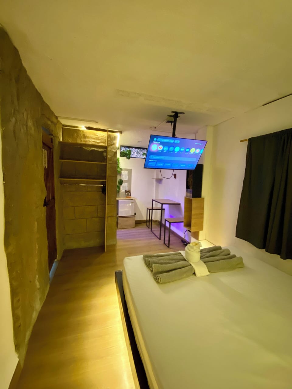 Exclusive Studio Suite | Hypo-allergenic bedding available, blackout drapes, WiFi (free)