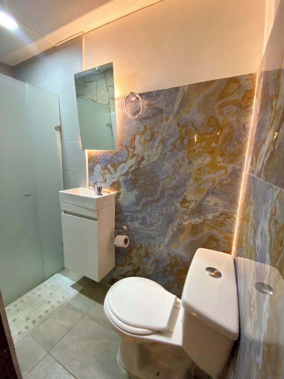 Exclusive Studio Suite | Bathroom | Shower, rainfall showerhead, towels, soap