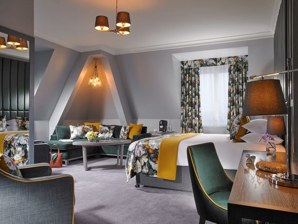 Junior Studio Suite | In-room safe, desk, laptop workspace, blackout drapes