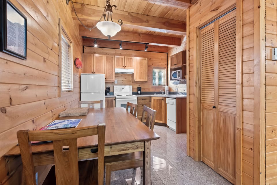 Wild Pacific Suit A - Adults Only. No Pets. | Private kitchen | Fridge, microwave, oven, stovetop