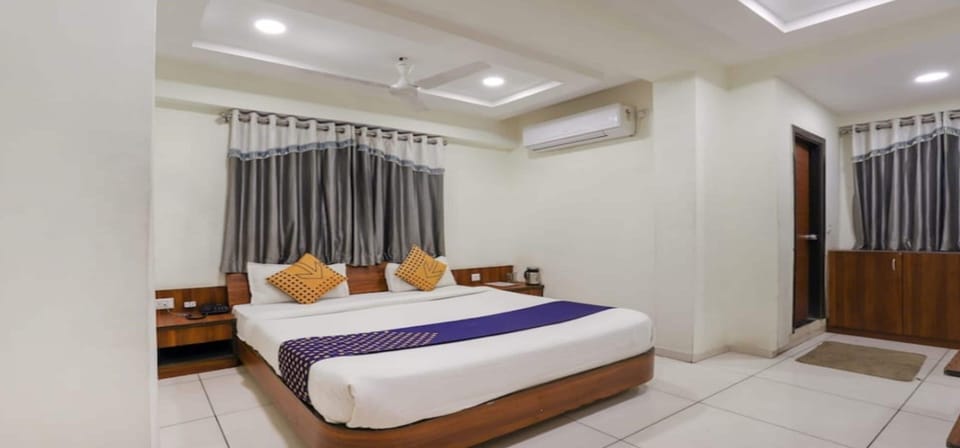 Deluxe Double Room | Desk, free WiFi, bed sheets