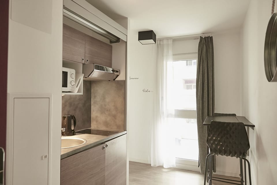 Premium bedding, in-room safe, desk, soundproofing