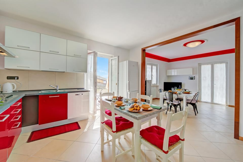 Family House, 2 Bedrooms, Microwave, Mountainside (Il Giardino In Montagna Family) | Private kitchen