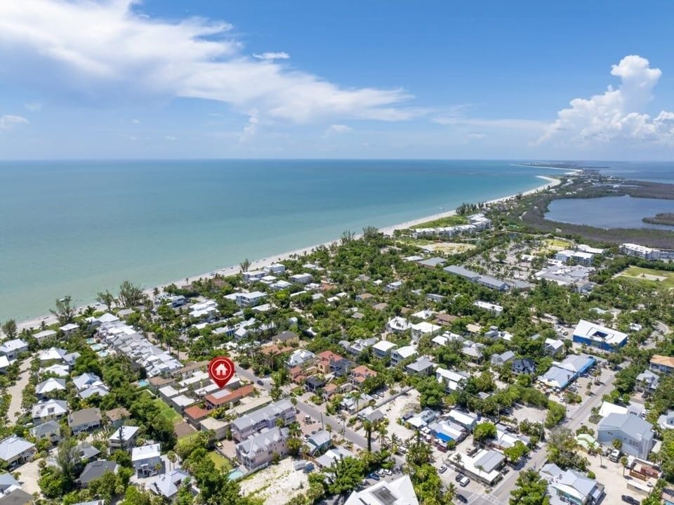 House, Multiple Bedrooms | Aerial view
