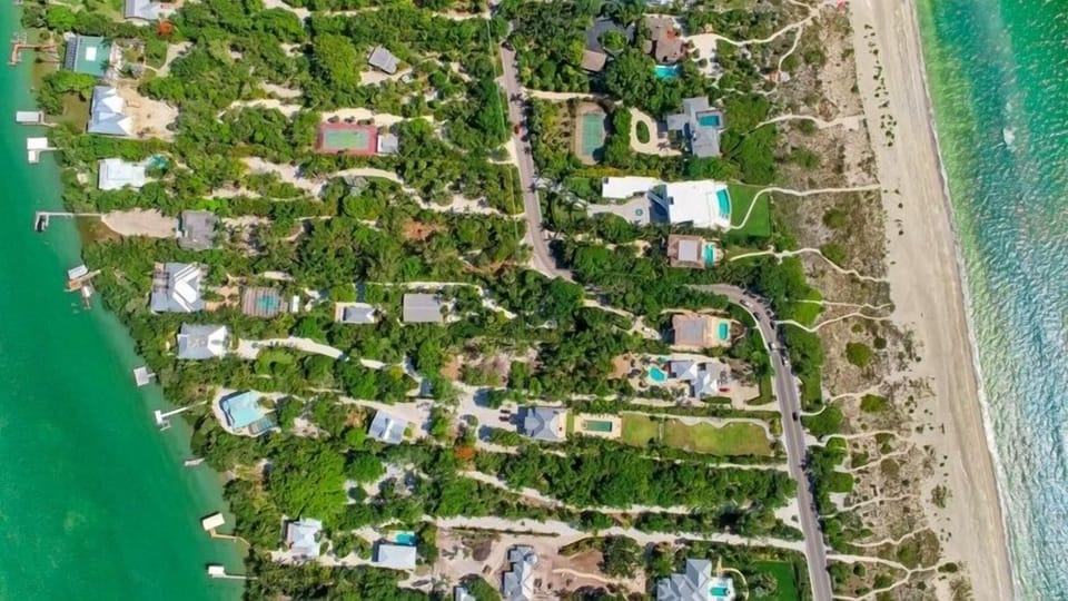 House, 4 Bedrooms | Aerial view