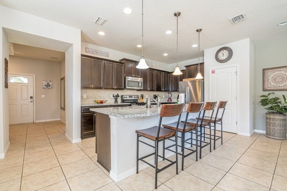 Townhome, 5 Bedrooms | Private kitchen