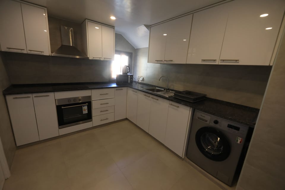 Microwave, oven, stovetop, coffee/tea maker