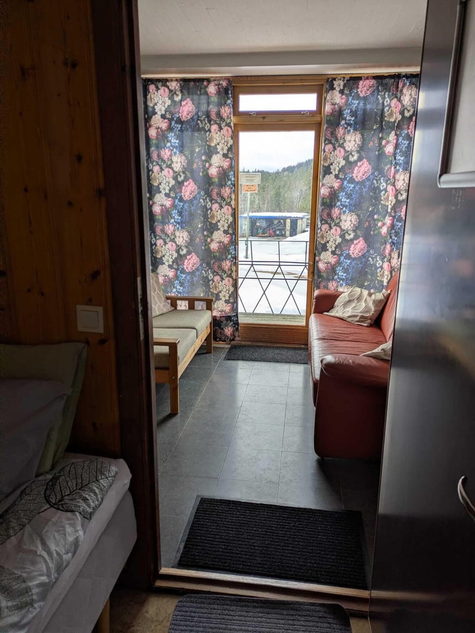 Basic Room, Shared Bathroom | Iron/ironing board (on request), WiFi (free), bed sheets