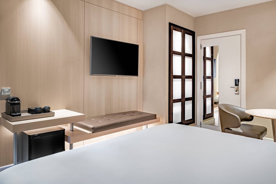 Superior Room, 1 King Bed | Minibar, in-room safe, desk, blackout drapes