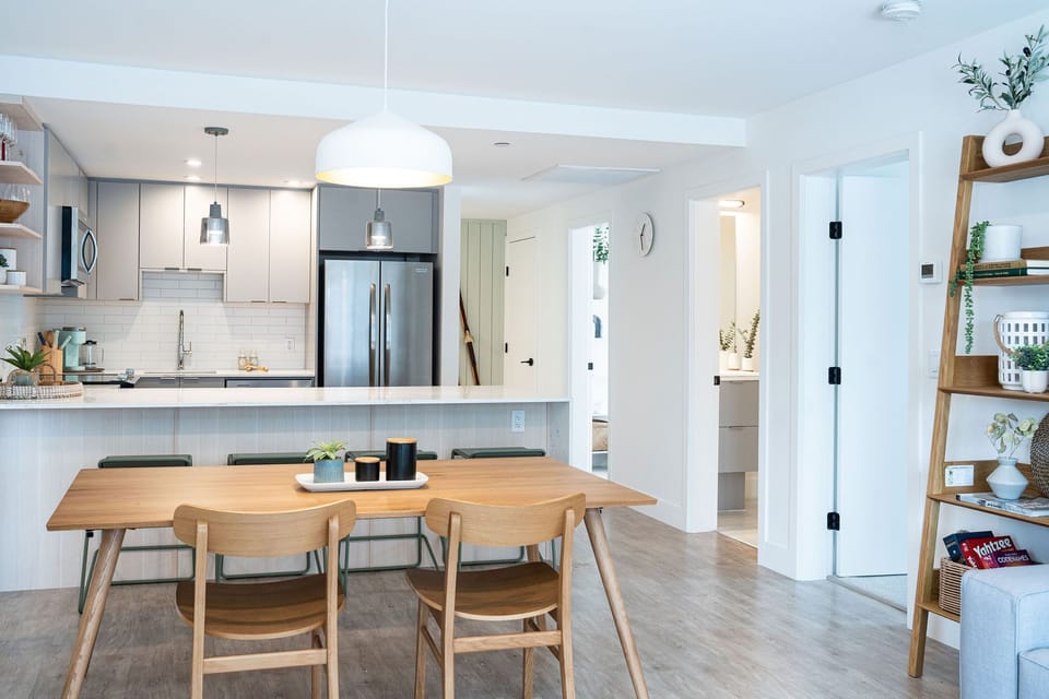 Condo | Living area | 40-inch flat-screen TV with digital channels, TV, streaming services
