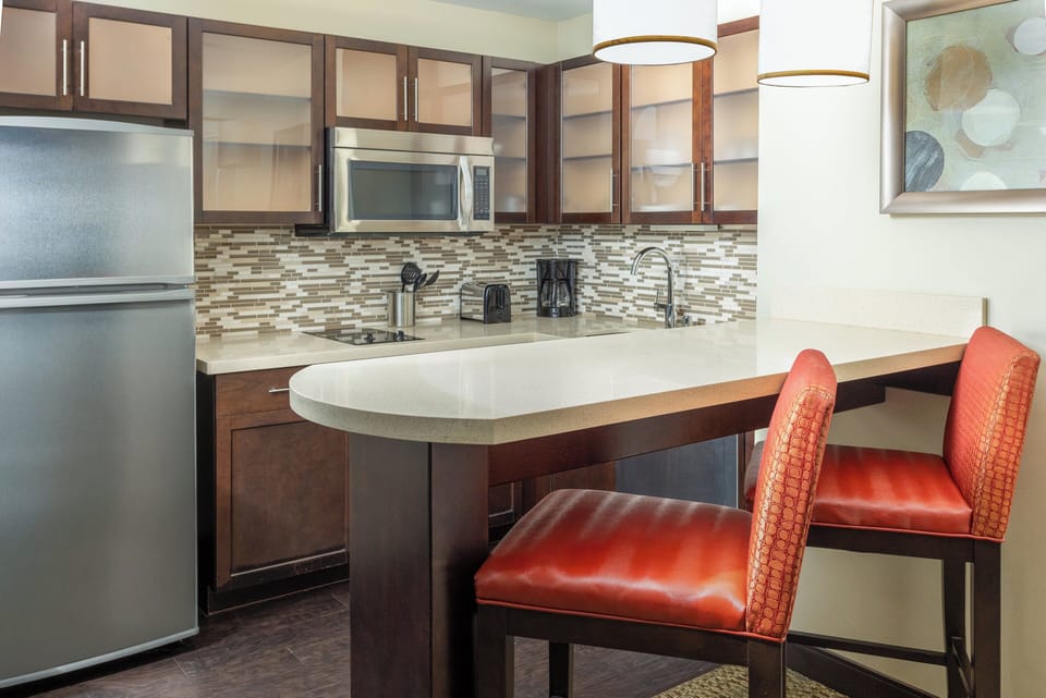 Full-size fridge, microwave, stovetop, dishwasher