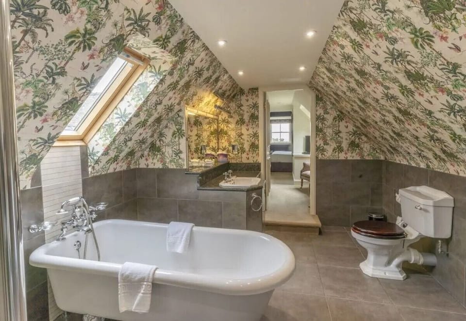 Family Room | Bathroom | Eco-friendly toiletries, hair dryer, bathrobes, towels