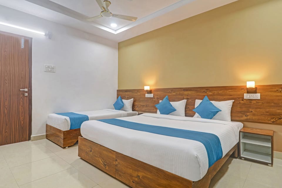 Deluxe Triple Room | In-room safe, desk, laptop workspace, free WiFi